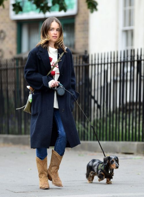 Emilia Clarke Out with Her Dog in London 2020/06/06 11