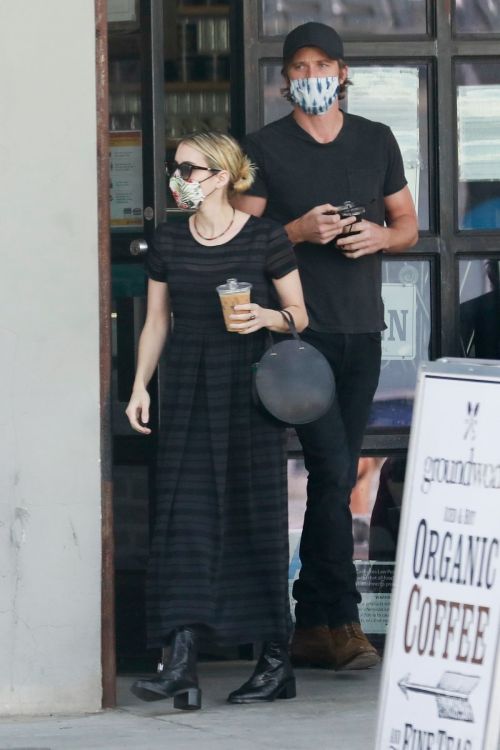 Emma Roberts and Garrett Hedlund at Larchmont Village in Los Angeles 2020/06/06 3