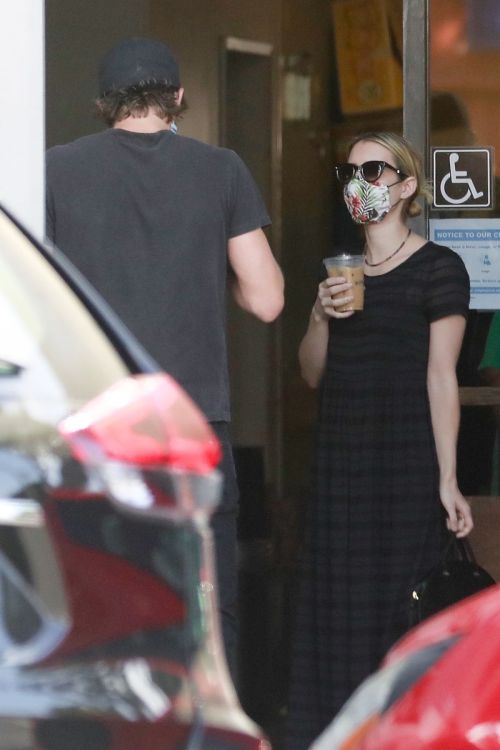 Emma Roberts and Garrett Hedlund at Larchmont Village in Los Angeles 2020/06/06 5