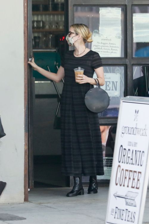 Emma Roberts and Garrett Hedlund at Larchmont Village in Los Angeles 2020/06/06 8