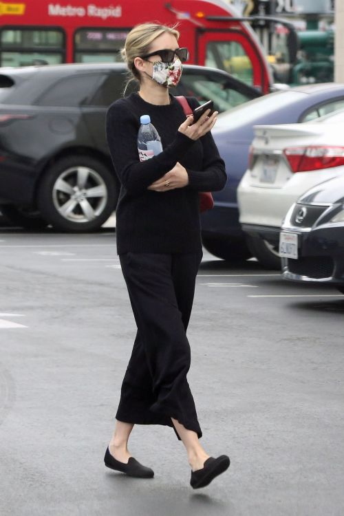 Emma Roberts Out for Coffee in Los Angeles 2020/06/05 5