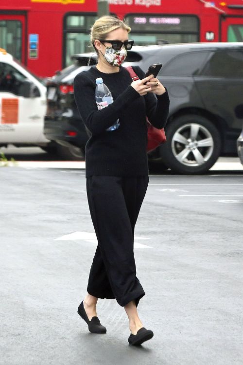 Emma Roberts Out for Coffee in Los Angeles 2020/06/05 6