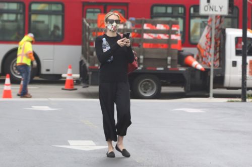 Emma Roberts Out for Coffee in Los Angeles 2020/06/05 7