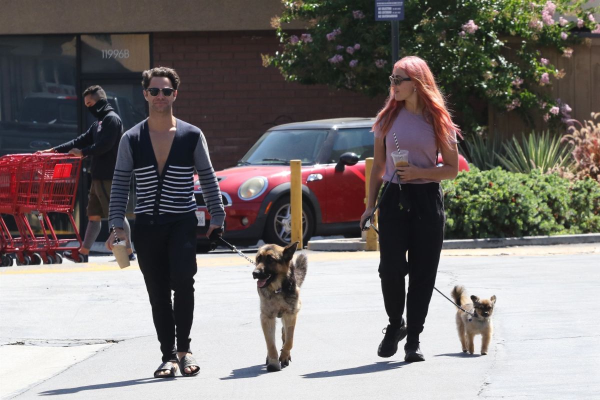 Emma Slater Out with Her Dogs in Los Angeles 2020/06/14