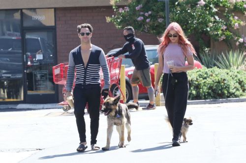 Emma Slater Out with Her Dogs in Los Angeles 2020/06/14