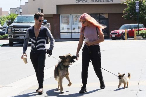 Emma Slater Out with Her Dogs in Los Angeles 2020/06/14 6