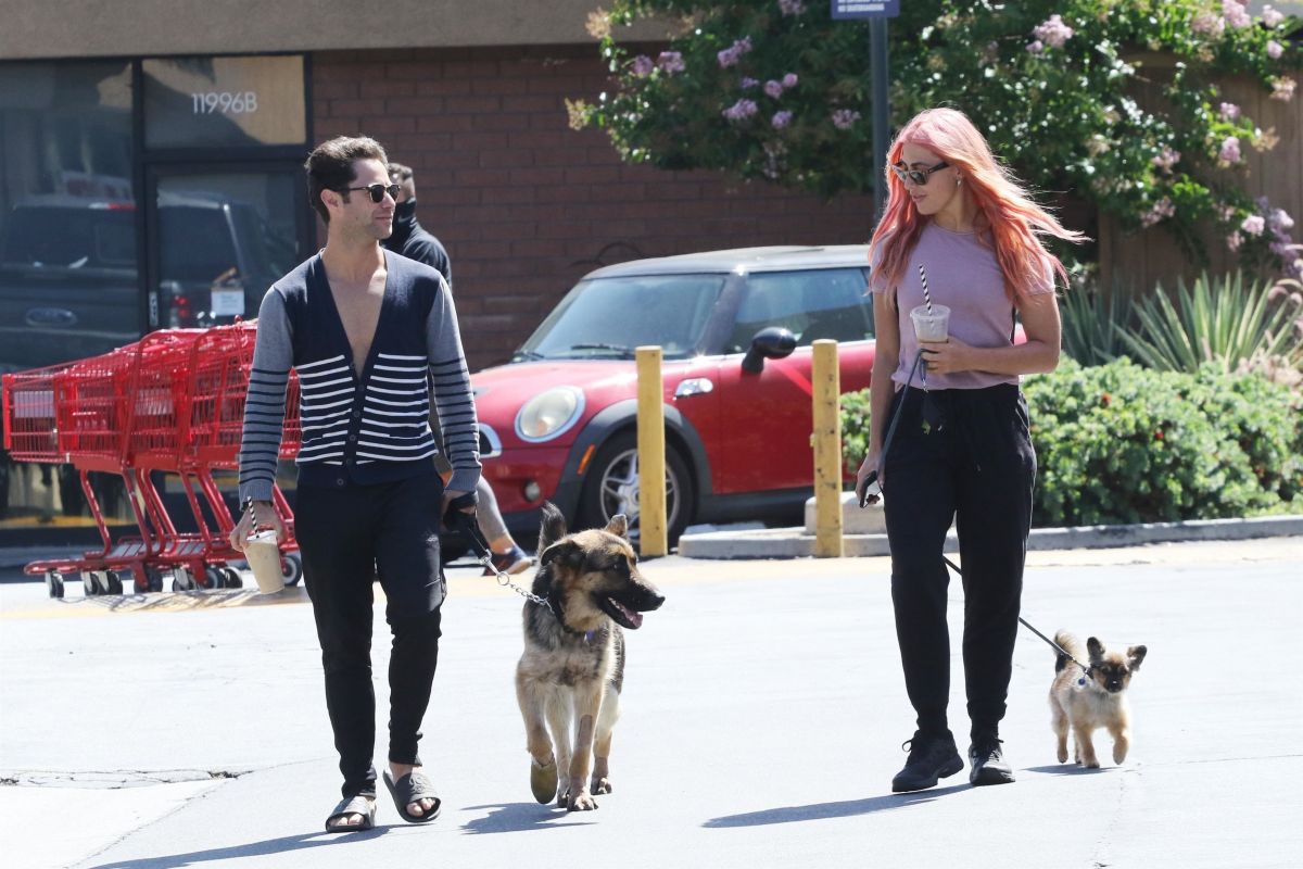 Emma Slater Out with Her Dogs in Los Angeles 2020/06/14