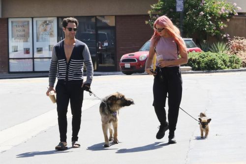 Emma Slater Out with Her Dogs in Los Angeles 2020/06/14 9