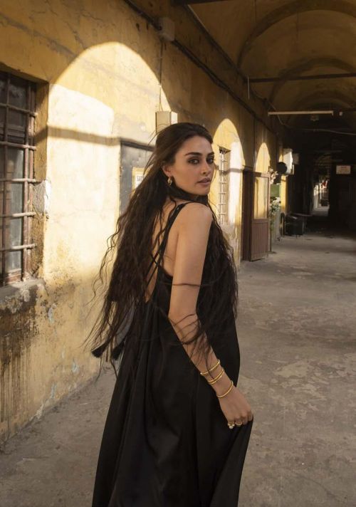Esra Bilgic in Hello! Magazine, Pakistan Digital Issue June 2020 12