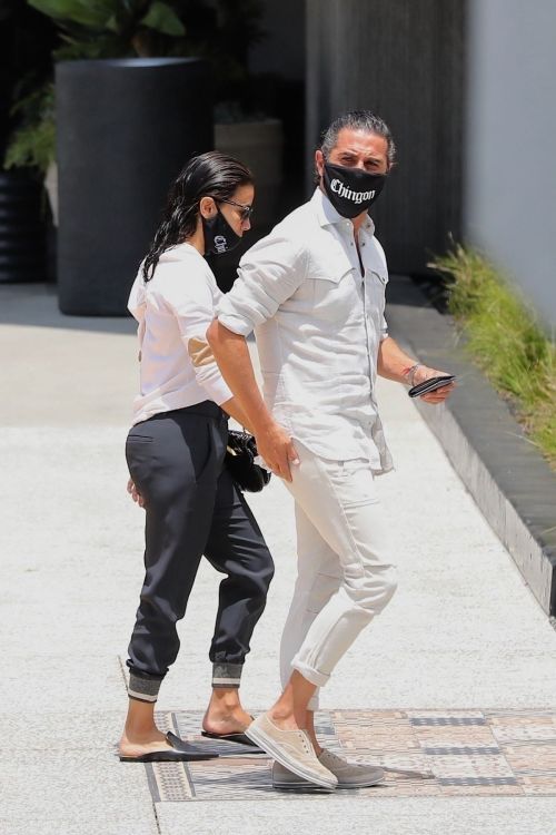 Eva Longoria at Westfield Mall in Century City 2020/06/17 1