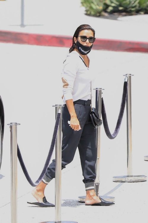 Eva Longoria at Westfield Mall in Century City 2020/06/17 4