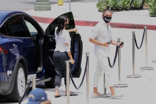 Eva Longoria at Westfield Mall in Century City 2020/06/17 7