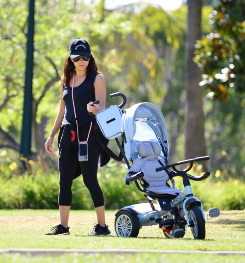 Eva Longoria Out with Her Dog in Beverly Hills 2020/06/08