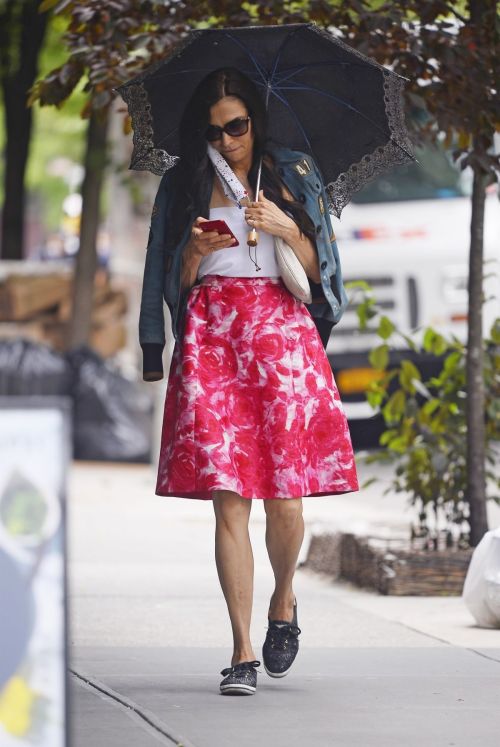Famke Janssen in a Summer Skirt Out in New York 2020/06/02 1