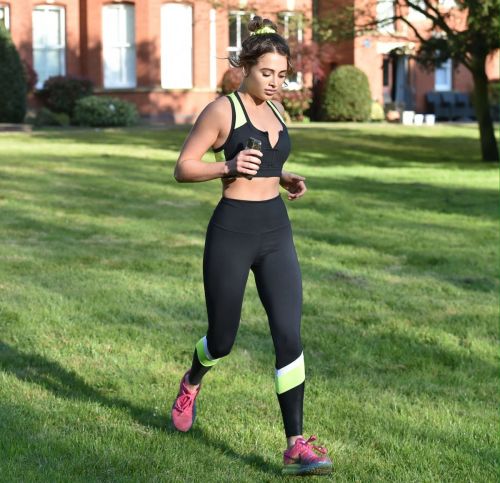 Georgia Harrison Workout at a Park in Chigwell 2020/06/13 4