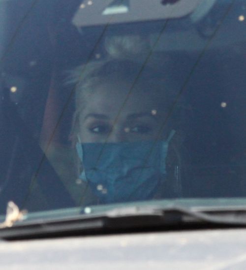 Gwen Stefani Leaves a Private Jet at Airport in Burbank 2020/06/09 2