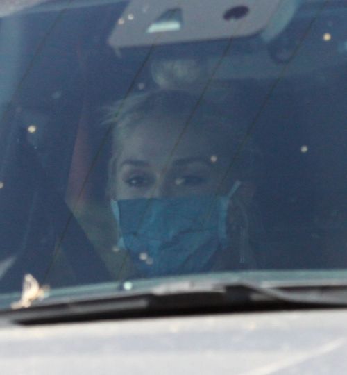 Gwen Stefani Leaves a Private Jet at Airport in Burbank 2020/06/09 4