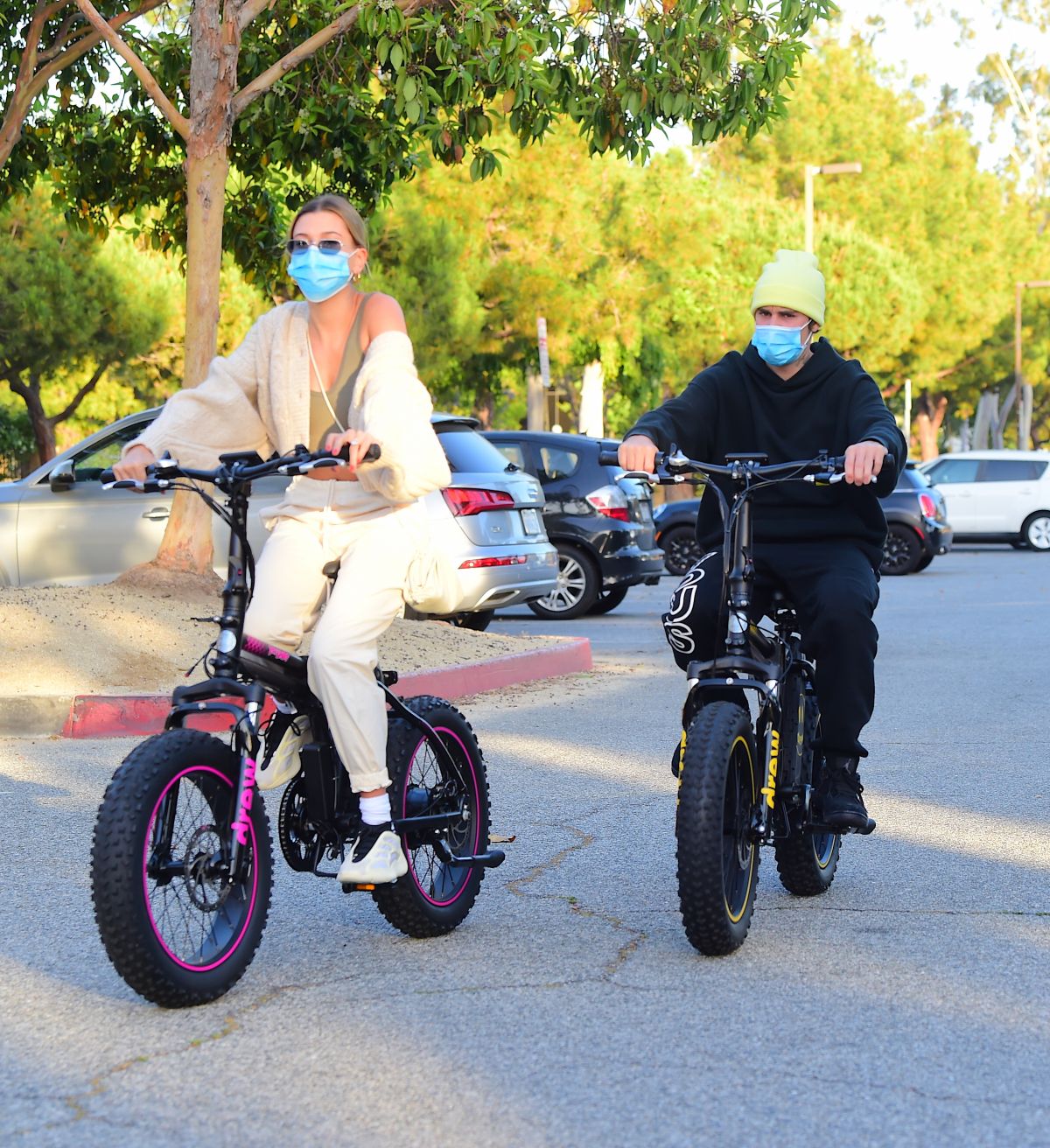 Hailey Bieber and Justin Bieber Out Riding Electric Bikes in Los Angeles 2020/06/14