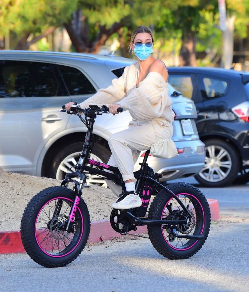 Hailey Bieber and Justin Bieber Out Riding Electric Bikes in Los Angeles 2020/06/14 12
