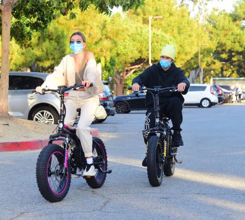 Hailey Bieber and Justin Bieber Out Riding Electric Bikes in Los Angeles 2020/06/14 14