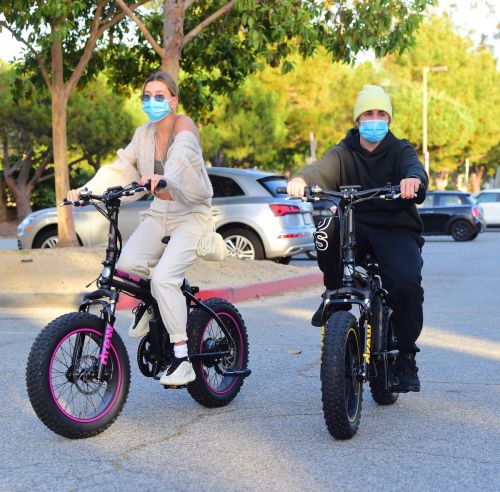 Hailey Bieber and Justin Bieber Out Riding Electric Bikes in Los Angeles 2020/06/14 5