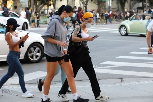 Halsey Out to Protest with Friends in Los Angeles 2020/06/04 2