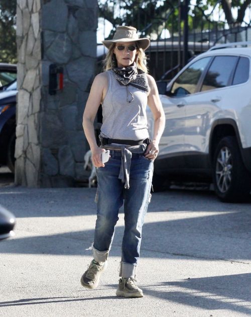 Helen Hunt Out and About in Brentwood 2020/06/12