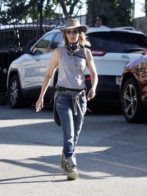 Helen Hunt Out and About in Brentwood 2020/06/12