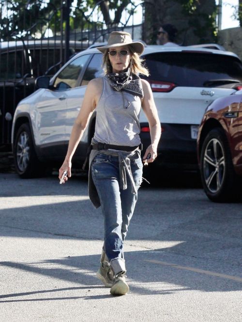 Helen Hunt Out and About in Brentwood 2020/06/12 2