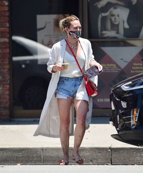 Hilary Duff Out and About in Los Angeles 2020/06/03 1