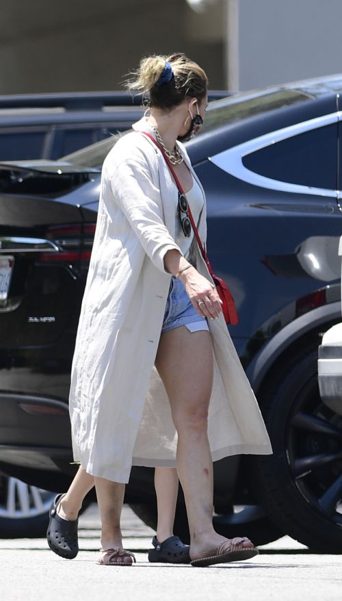 Hilary Duff Out and About in Los Angeles 2020/06/03