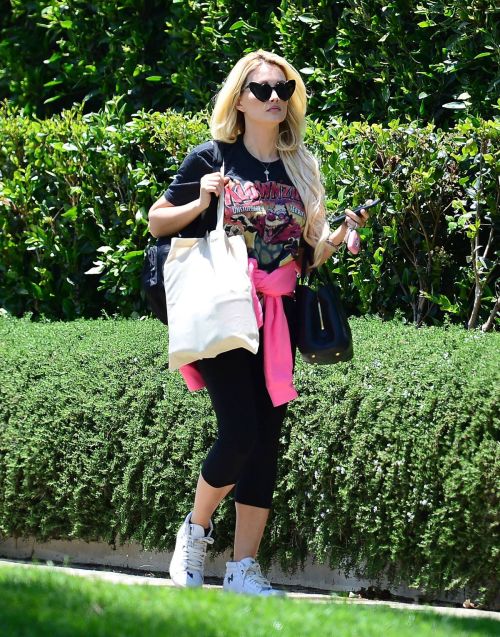 Holly Madison Out in West Hollywood 2020/06/15 6