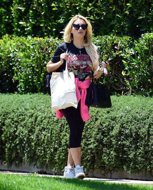 Holly Madison Out in West Hollywood 2020/06/15 8