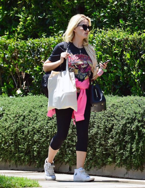 Holly Madison Out in West Hollywood 2020/06/15 9