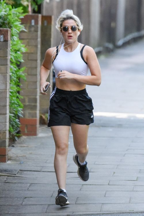 India Mullen Out Jogging in London 2020/06/03 9