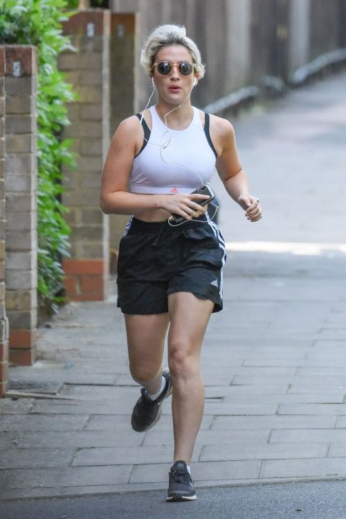India Mullen Out Jogging in London 2020/06/03 4