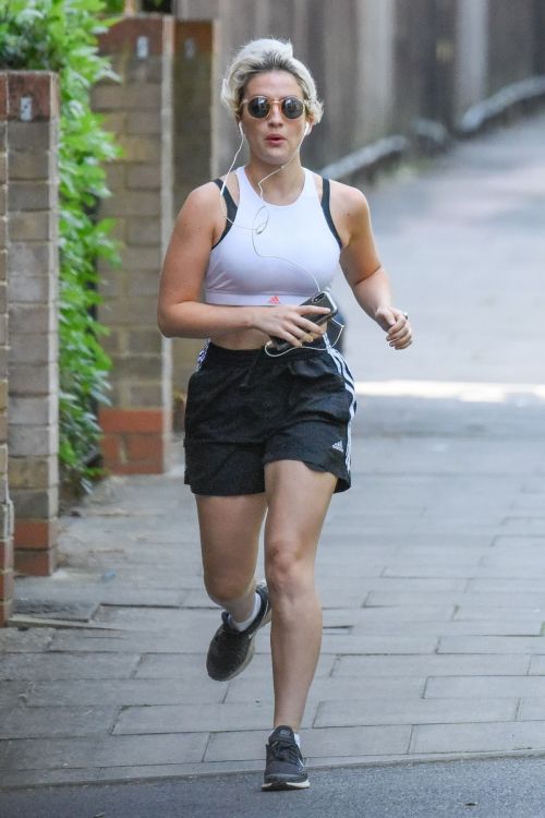India Mullen Out Jogging in London 2020/06/03 5