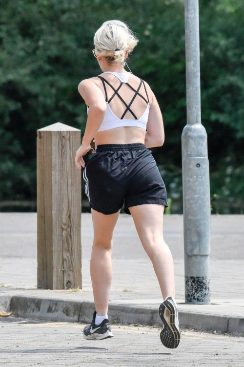 India Mullen Out Jogging in London 2020/06/03 5