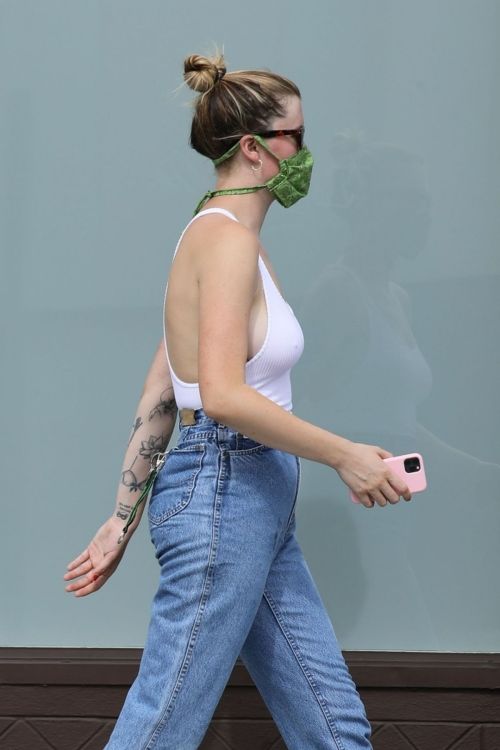 Ireland Baldwin in White Tank Top with Denims During Join Protests in Hollywood 2020/06/02 7