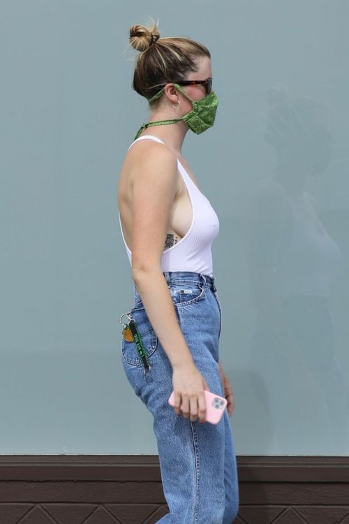 Ireland Baldwin in White Tank Top with Denims During Join Protests in Hollywood 2020/06/02 8