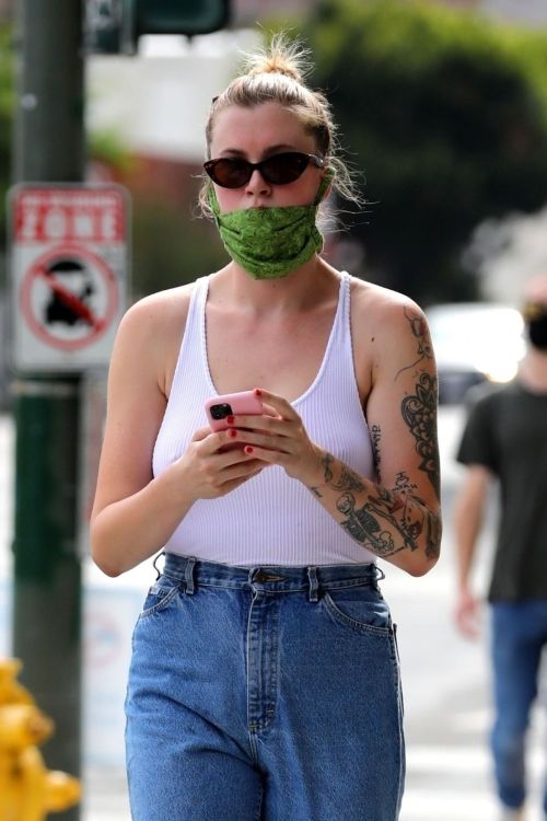 Ireland Baldwin in White Tank Top with Denims During Join Protests in Hollywood 2020/06/02 12