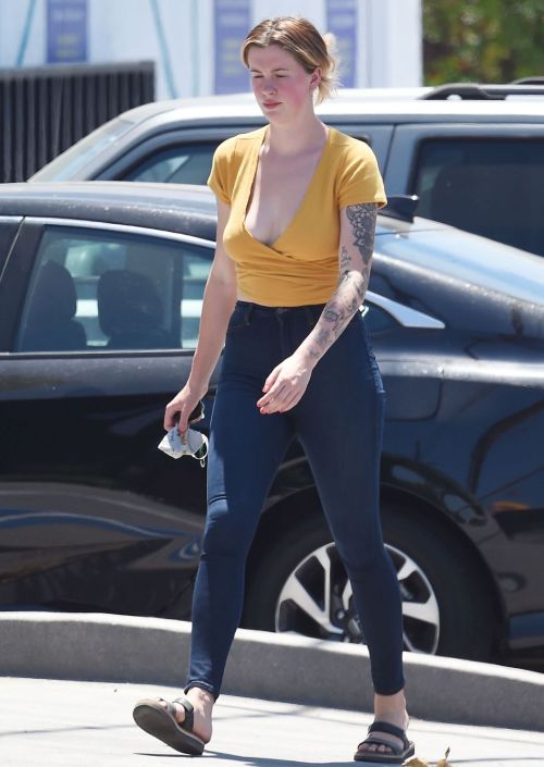 Ireland Baldwin Out and About in Los Angeles 2020/06/11