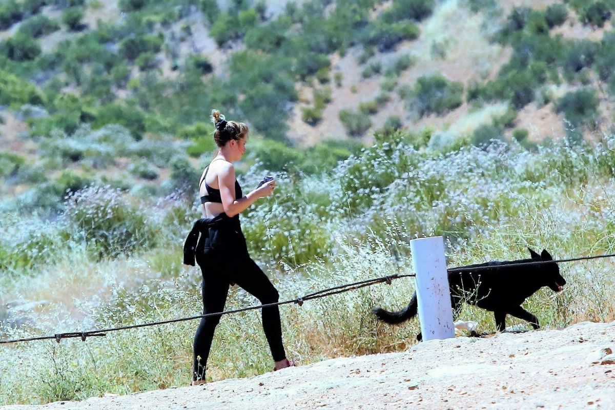 Ireland Baldwin Out Hiking in Los Angeles 2020/06/09