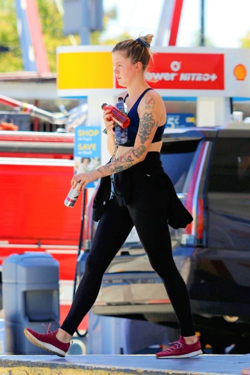 Ireland Baldwin Out Hiking in Los Angeles 2020/06/09 8