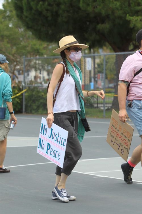 Jaime Murray at Black Lives Rally in West Hollywood 2020/06/06 3