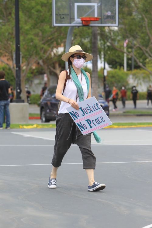 Jaime Murray at Black Lives Rally in West Hollywood 2020/06/06 4