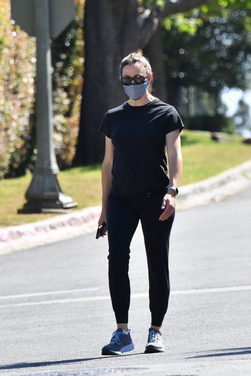 Jennifer Garner Out and About in Brentwood 2020/06/03 5