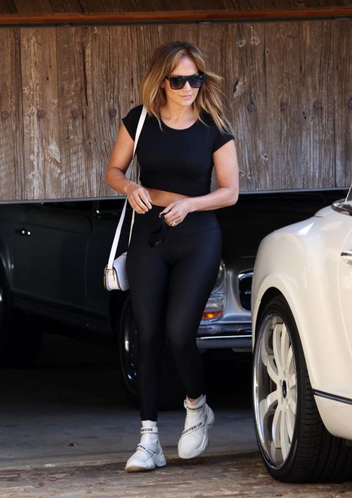 Jennifer Lopez Outside Her Home in Malibu 2020/06/14