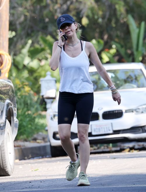 Jennifer Meyer Out Hiking in Pacific Palisades 2020/06/03 2