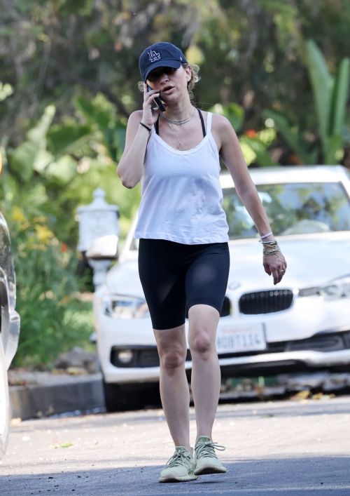 Jennifer Meyer Out Hiking in Pacific Palisades 2020/06/03 5